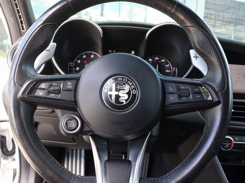 Used 2022 Alfa Romeo Giulia Veloce image 33