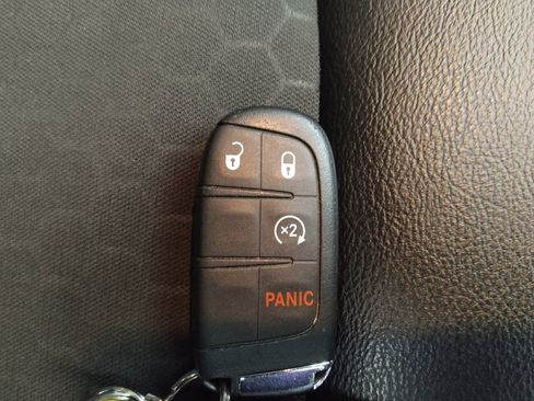 Used 2019 Jeep Compass Latitude FWD image 32