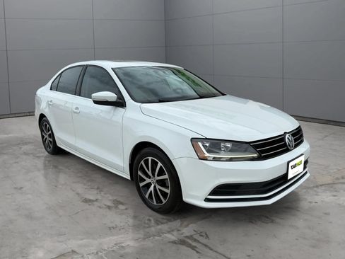 Used 2017 Volkswagen Jetta SE FWD image 4