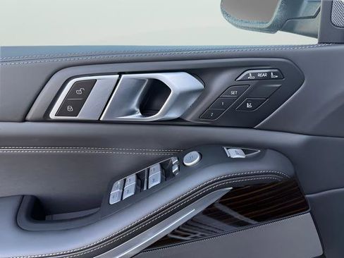 Used 2024 BMW X7 xDrive40i image 16