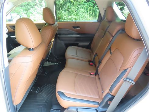 Used 2024 Nissan Pathfinder Platinum w/ Cargo Package AWD/4WD image 32