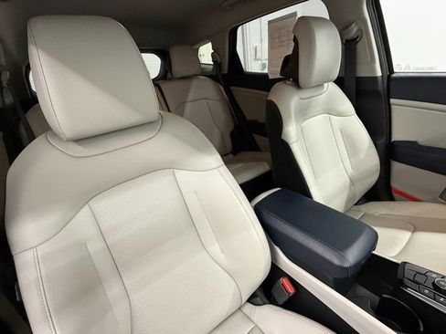 Used 2023 Kia Sportage EX image 23