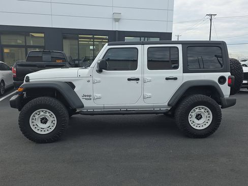 Used 2018 Jeep Wrangler Unlimited Sport image 4