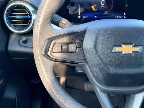 Used 2025 Chevrolet Trax LT image 23