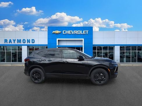 New 2026 Chevrolet Blazer LT w/ Convenience Package AWD/4WD image 2