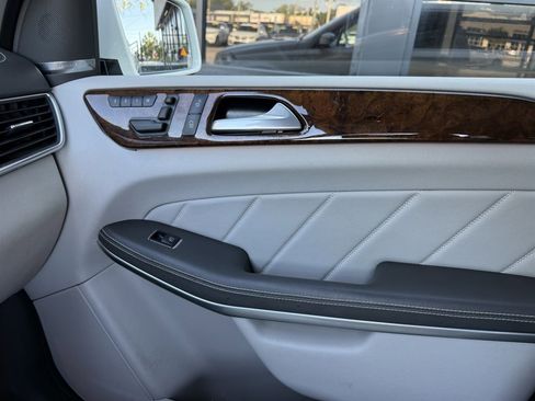 Used 2015 Mercedes-Benz GL 550 4MATIC image 36