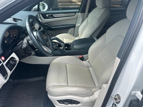 Certified 2023 Porsche Cayenne S AWD/4WD image 2