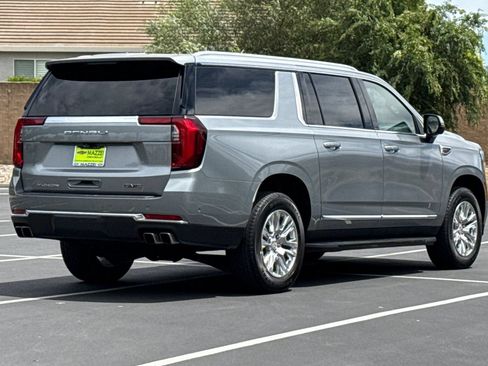 Used 2025 GMC Yukon XL Denali AWD/4WD image 11