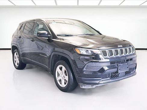 Used 2023 Jeep Compass Sport image 3
