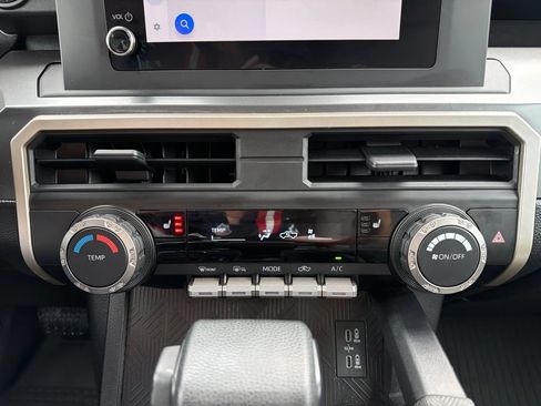 Used 2024 Toyota Tacoma SR5 AWD/4WD image 22
