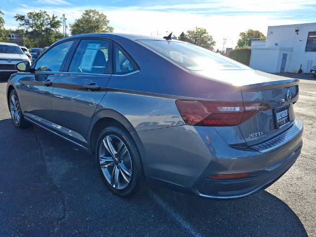 Used 2024 Volkswagen Jetta SE FWD image 4