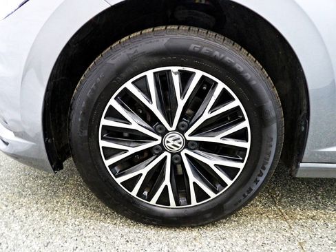 Used 2021 Volkswagen Jetta SE w/ SE Cold Weather Package FWD image 19