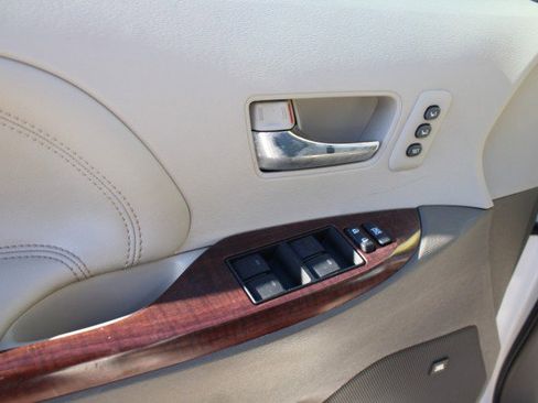 Used 2014 Toyota Sienna Limited w/ Limited Premium Package image 25