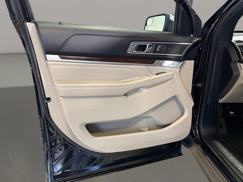 Used 2018 Ford Explorer Limited AWD/4WD image 10