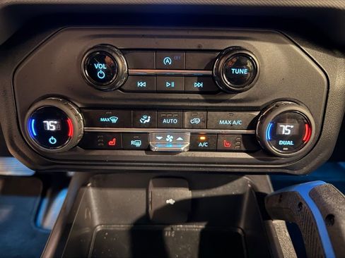 Used 2024 Ford Bronco Black Diamond image 25