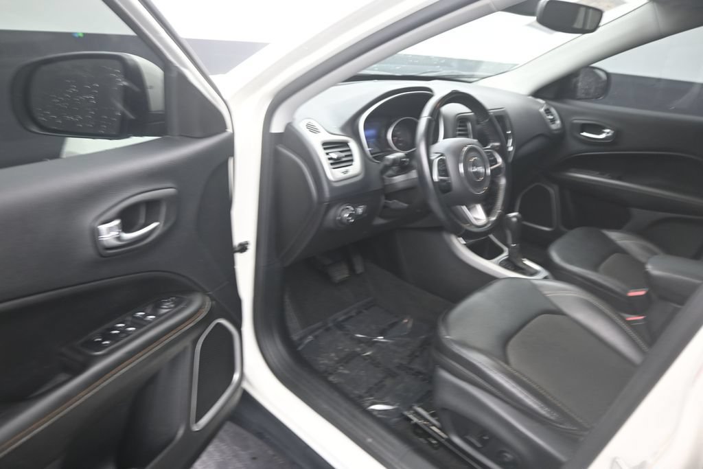 Used 2020 Jeep Compass Latitude w/ Popular Equipment Group FWD image 10