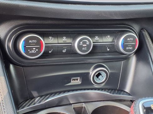 Used 2023 Alfa Romeo Stelvio Estrema image 20