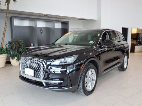 Used 2025 Lincoln Corsair AWD w/ Rear Removable Package Tray image 3