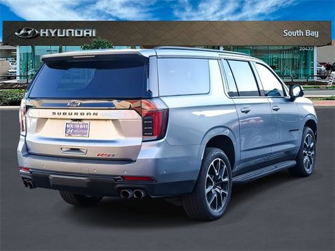 Used 2025 Chevrolet Suburban RST image 6