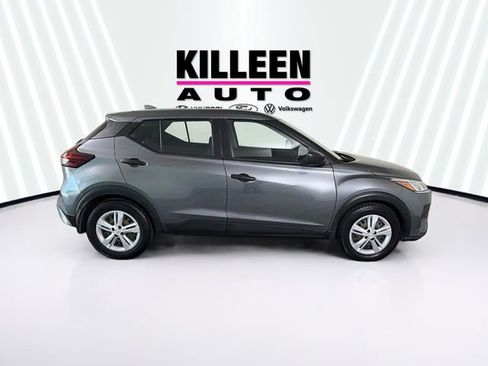 Used 2022 Nissan Kicks S FWD image 8