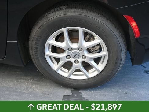 Used 2023 Chrysler Voyager LX FWD image 13