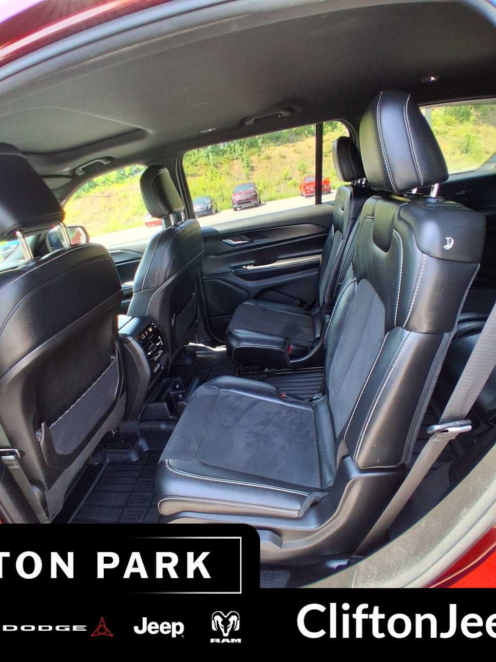 Used 2023 Jeep Grand Cherokee L Laredo AWD/4WD image 13