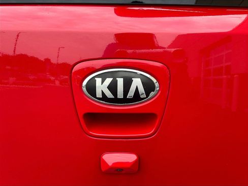 Used 2013 Kia Soul + w/ Audio Pkg FWD image 23