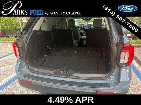 Used 2025 Ford Explorer Active w/ Active Comfort Package RWD image 3