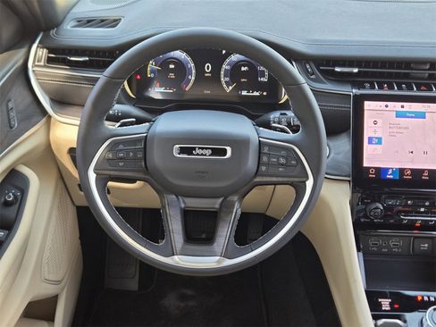 New 2025 Jeep Grand Cherokee L Limited w/ Luxury Tech Group II image 25