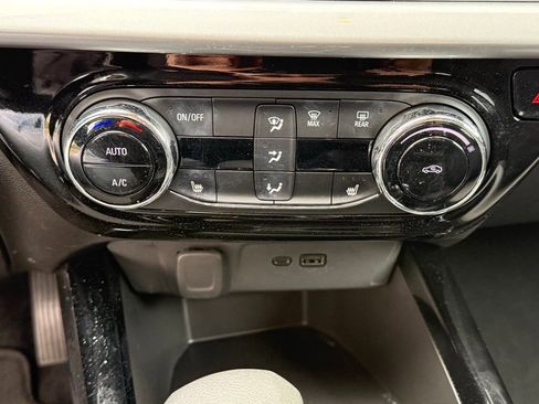 Used 2024 Chevrolet Trax LT w/ Driver Confidence Package FWD image 20