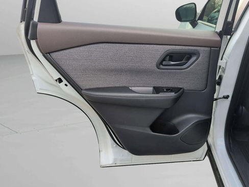 Used 2022 Nissan Rogue S image 30