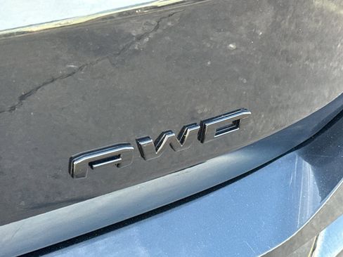 Used 2023 GMC Terrain SLE w/ Driver Convenience Package image 7