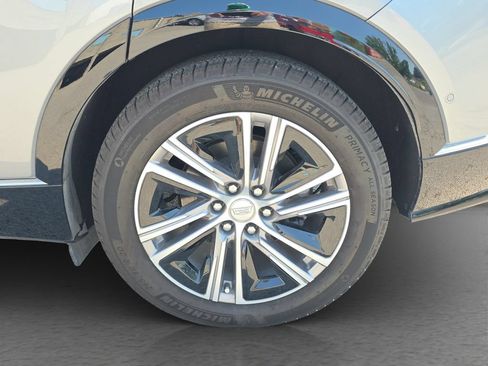 Used 2024 Cadillac Lyriq Luxury RWD image 5