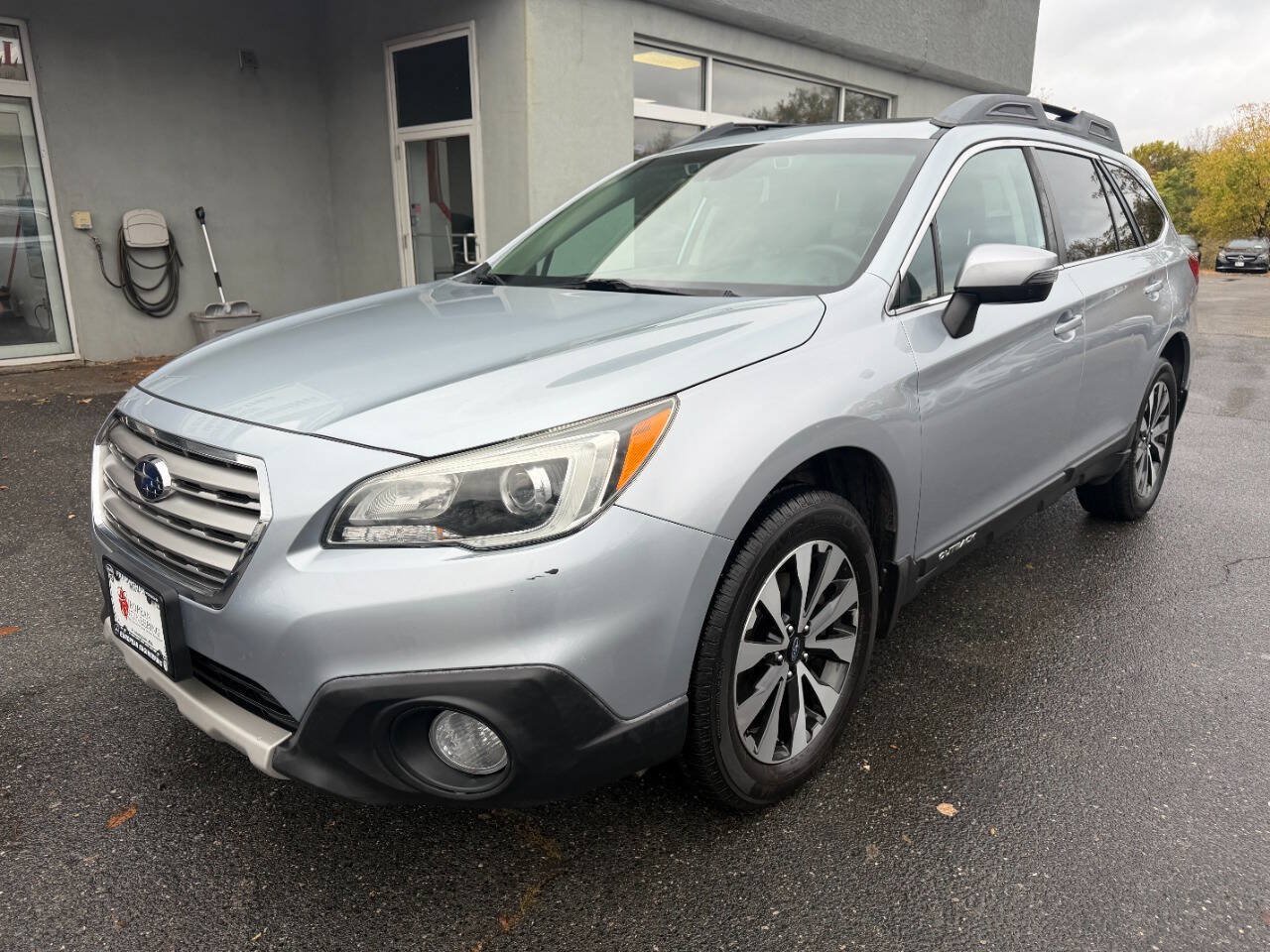 Used 2017 Subaru Outback 2.5i Limited AWD/4WD image 3