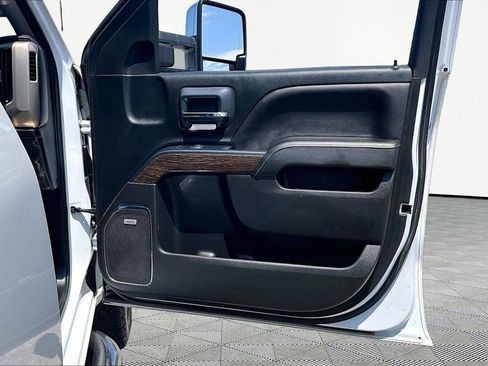 Used 2018 GMC Sierra 2500 Denali w/ Duramax Plus Package AWD/4WD image 25