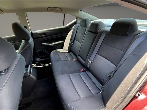 Used 2025 Nissan Altima 2.5 SV FWD image 25