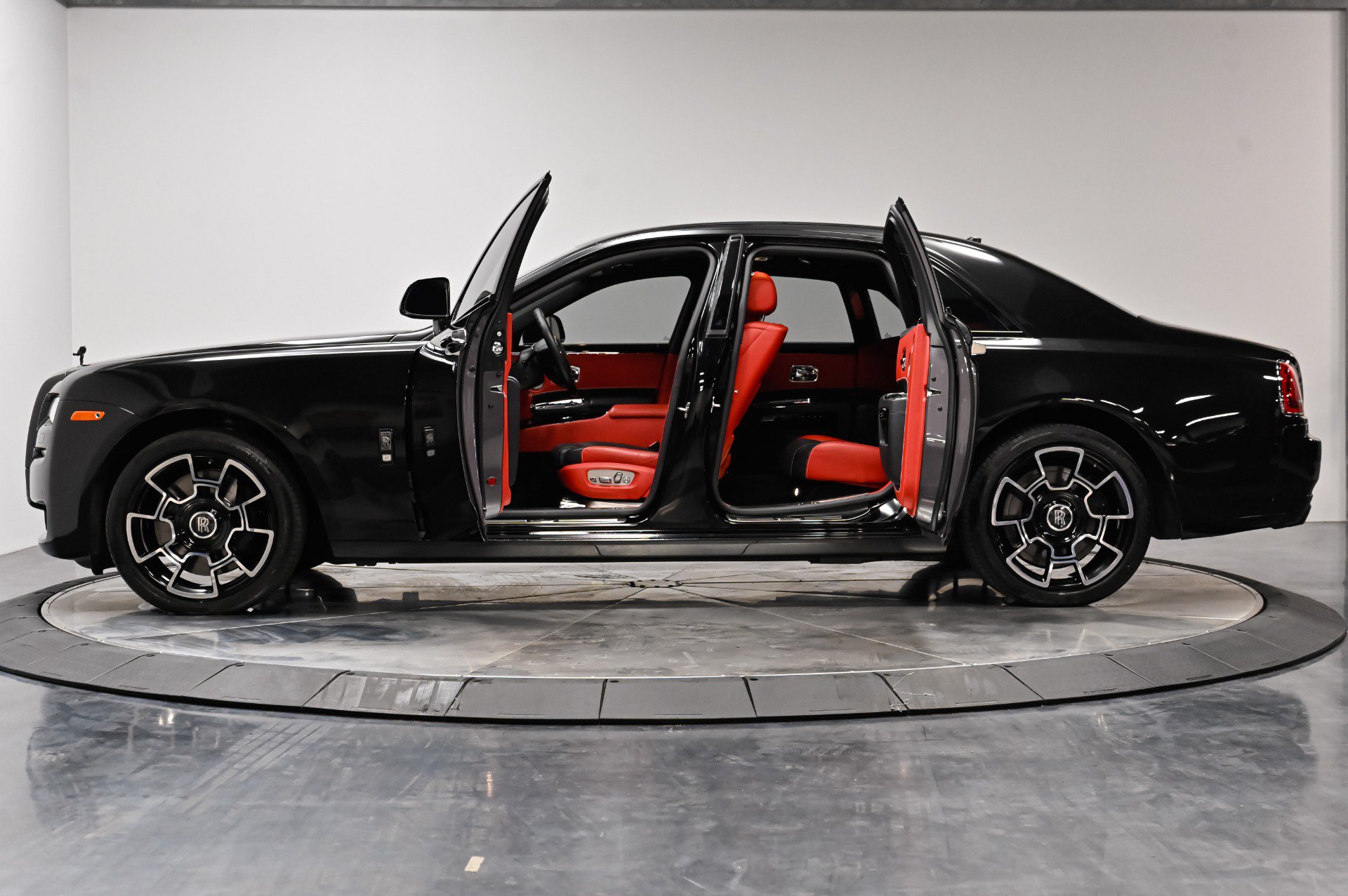 Used 2017 Rolls-Royce Ghost RWD image 21