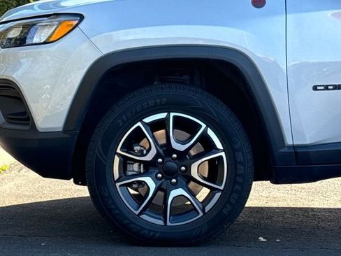 Used 2024 Jeep Compass Trailhawk image 11