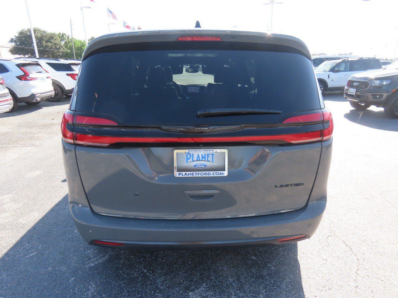 Used 2025 Chrysler Pacifica Limited FWD image 13