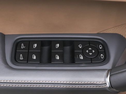 Used 2022 Porsche Cayenne Turbo image 15