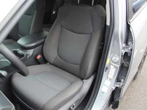 Used 2022 Toyota RAV4 XLE AWD/4WD image 17