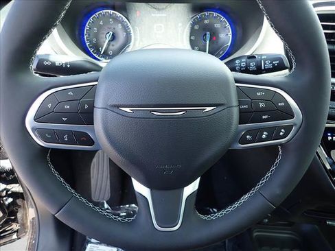 New 2027 Chrysler Pacifica Select AWD/4WD image 16