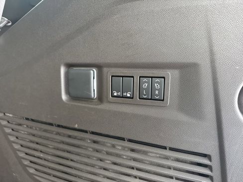 Used 2023 Chevrolet Tahoe LT w/ Luxury Package image 26