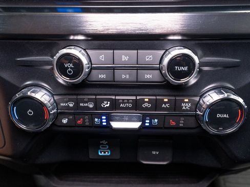 Used 2024 Ford F250 Lariat w/ Black Appearance Package AWD/4WD image 26
