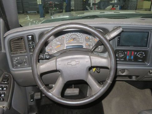 Used 2006 Chevrolet Silverado 2500 LT w/ Heavy-Duty Power Package AWD/4WD image 34