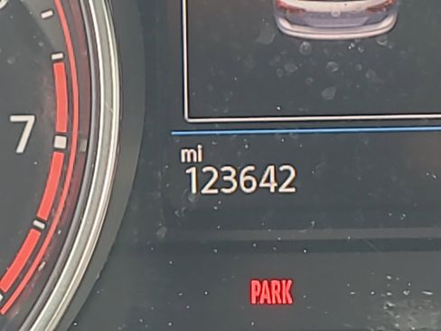 Used 2019 Volkswagen Tiguan SE image 21