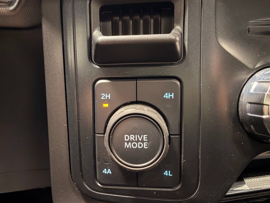 Used 2025 Ford F150 Lariat AWD/4WD image 40