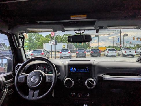 Used 2014 Jeep Wrangler Unlimited Sahara AWD/4WD image 16