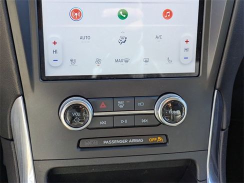 Used 2024 Ford Edge Titanium image 25