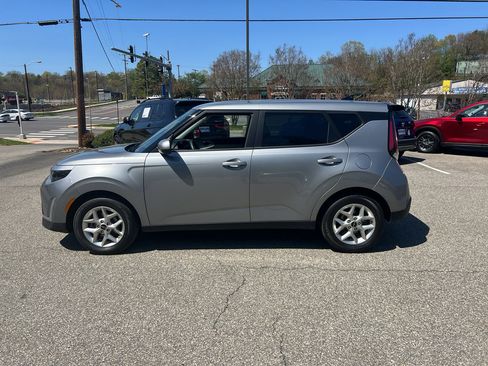 Used 2025 Kia Soul LX w/ LX Technology Package image 8